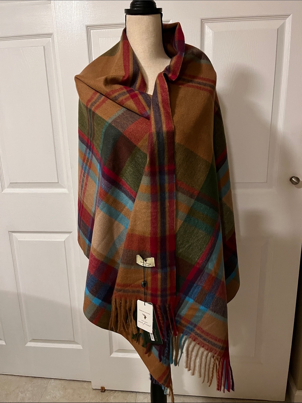 House of tweed large viscose blend shawl, 🇬🇧, new
